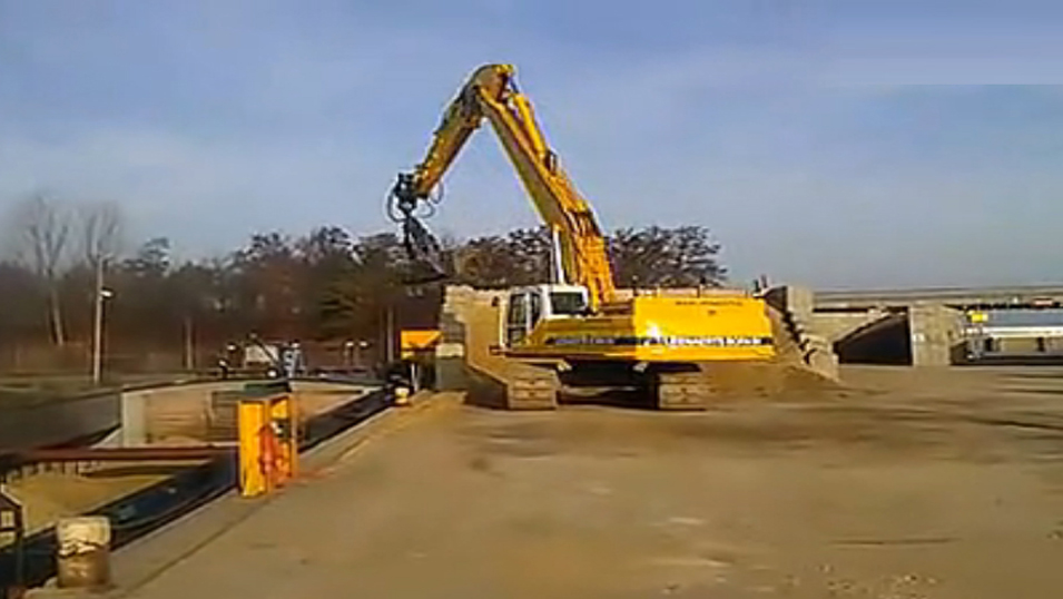 Doosan DX420LC long arm excavator loading sand boat