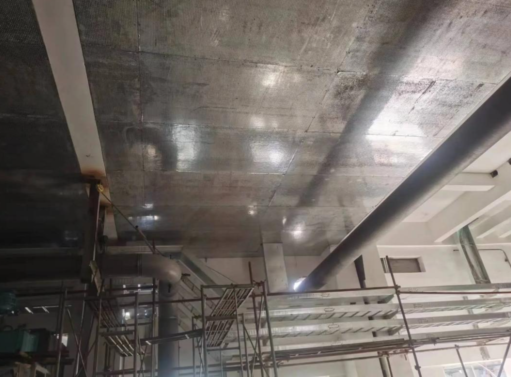 纤维织物保温风管 纤维织物与橡塑绝热材料复合而制成平板,在管段连接处采用双拉链密封