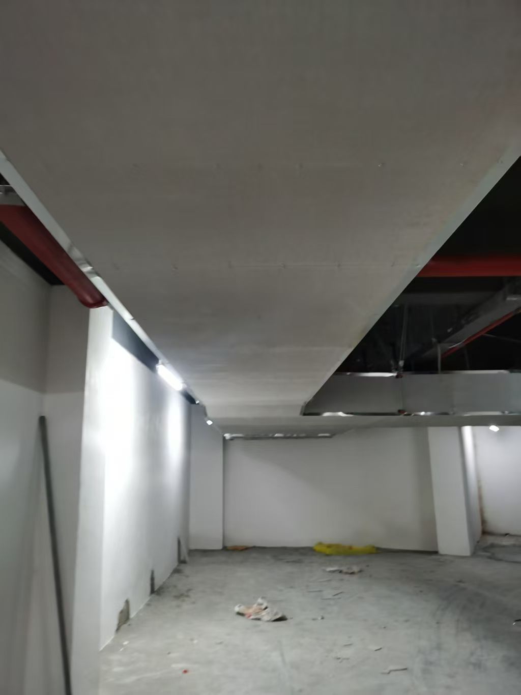 钢板或彩钢板+硅酸铝纤维棉防火毯(厚度不小于 10mm，容重不低于128kg/m)+内层薄钢板(高防腐型